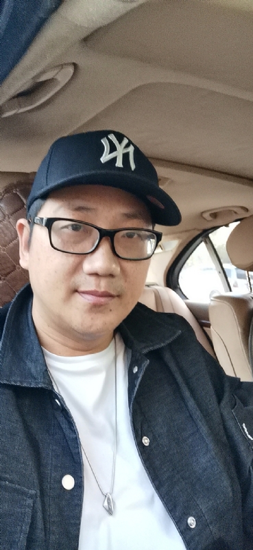 拥抱幸福的第一张照片--福清相亲服务中心