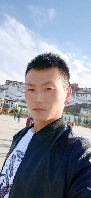 阳光下的小草的第一张照片--福清相亲服务中心