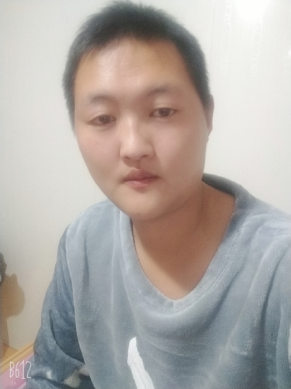 烟圈里透着伤的第一张照片--福清相亲服务中心