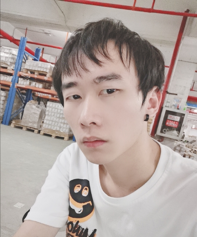 巷子里的猫的第一张照片--福清相亲服务中心