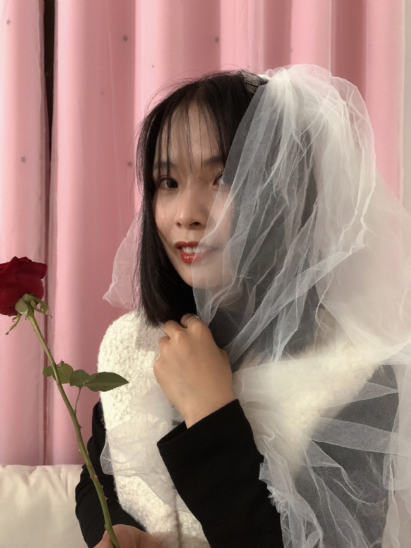 持紫菜包饭的女孩的第一张照片--福清相亲服务中心